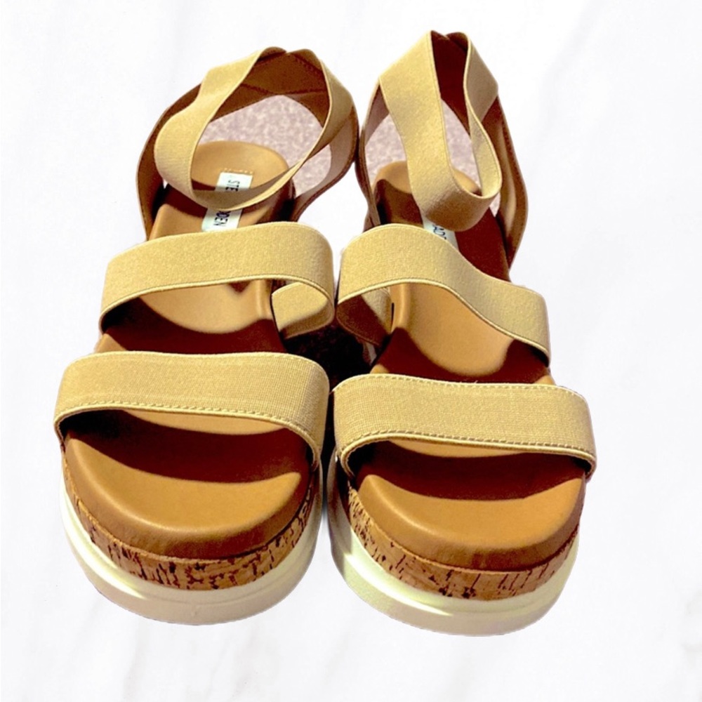 NWT STEVE MADDEN platform sandals
